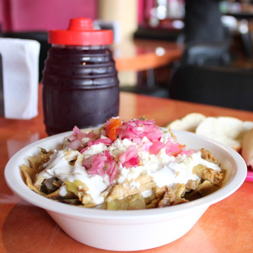 2 chilaquiles, 2 aguas