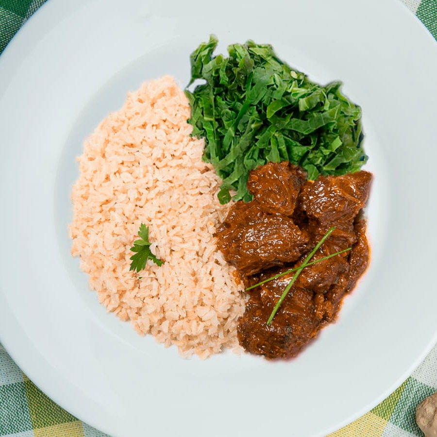 Refeição congelada, 7 minutos no micro ondas e pronto.     Ingredientes: Arroz, abobrinha, carne bovina, cenoura, batata, óleo misto de soja e azeite, manteiga, salsa, cebola, alho e sal.