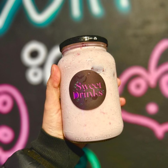 Morango, vodka e leite condensado, copo de vidro 600ml.