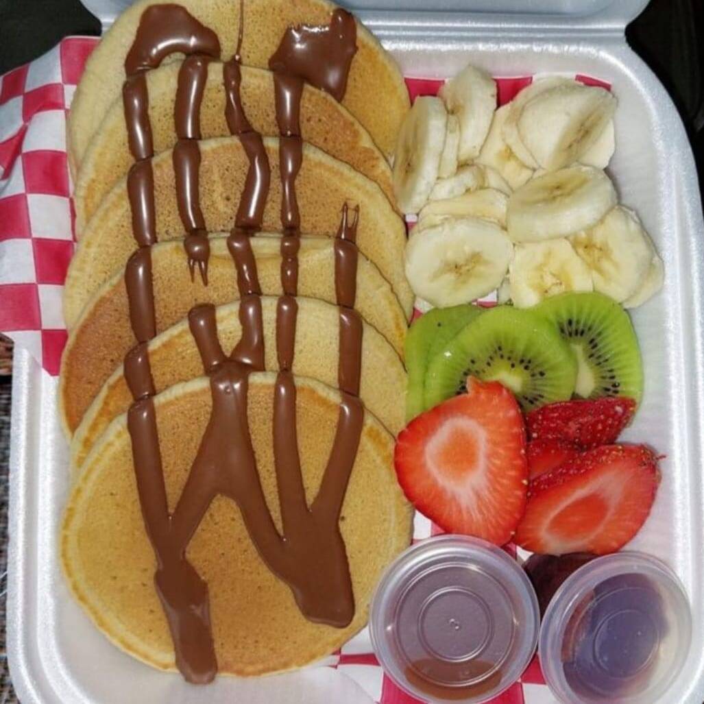 Hotcakes con fruta