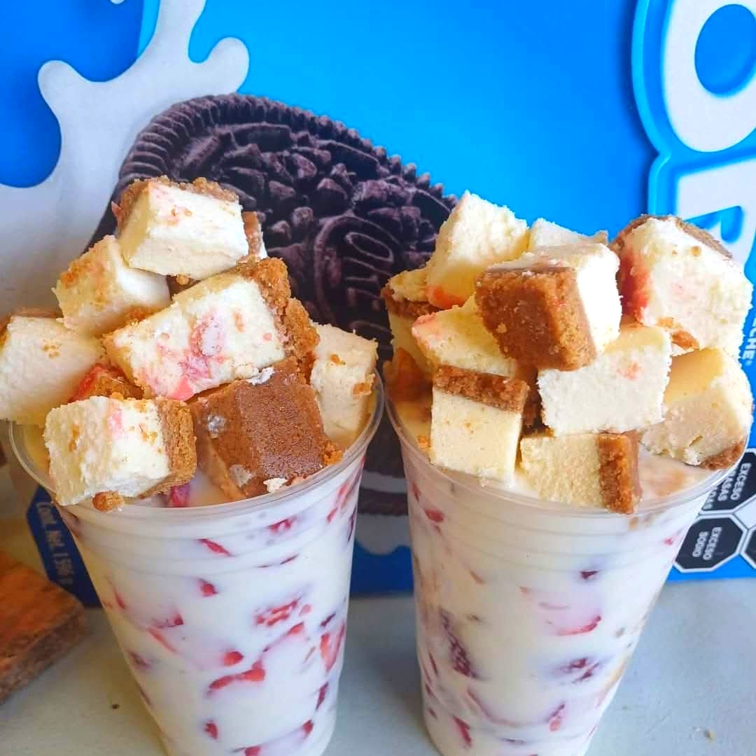 fresas con crema y cheesecake
