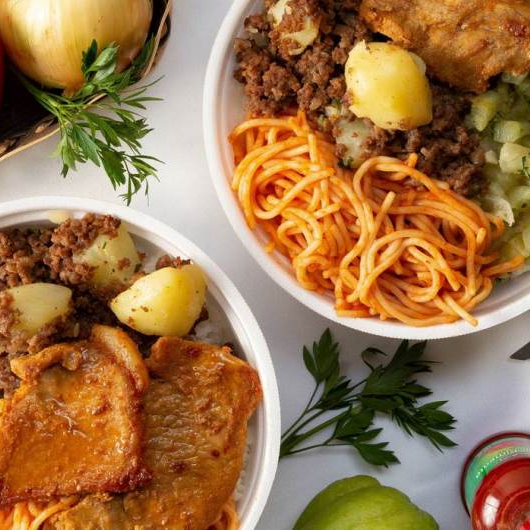 Marmitex Casal ️️ Ideal para duas pessoas! Acompanha: 1 Marmitex Grande com arroz, feijão de caldo, batata chips, farofa, legumes . 1 Marmitex Pequena com somente carne, perfeita para complementar a refeição. 2 Refri Lata + 2 Sobremesa Uma opção completa, saborosa e com excelente custo-benefício para dividir a dois!