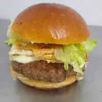 Pão de Brioche, Blend Bovino (120g) , Mussarela, Ovo, Alface.