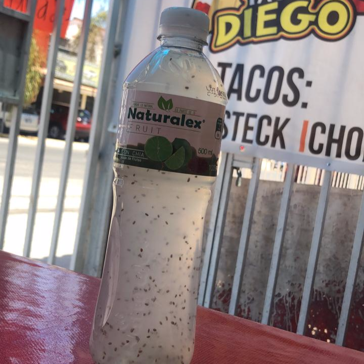 Agua limón y chía