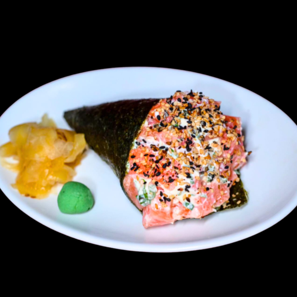 Recheado de salmão, arroz, cream cheese e cebolinha. Acompanha 1 molho shoyo (30ml)