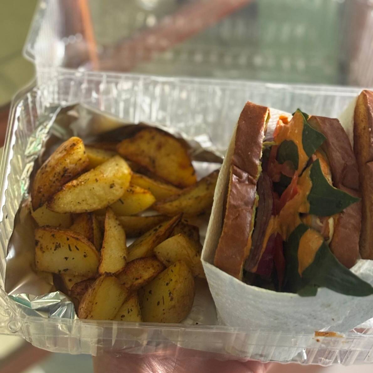 Sandwich de Pollo y Papas Gajo