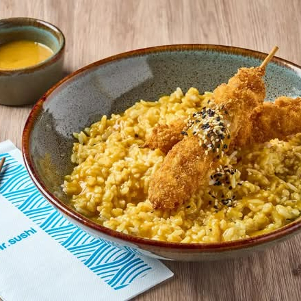 Gohan Curry de Pollo – Brochetas Crunchy con Manza
