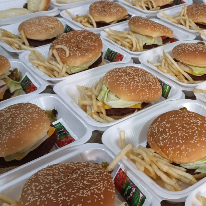 2 HAMBURGUESAS SENCILLAS CON PAPAS FRITAS