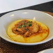 MARMITA 'M' ACOMPANHADA DE FRANGO AO MOLHO,POLENTA, BATATA FRITA, ARROZ, FEIJÃO PRETO OU BRANCO