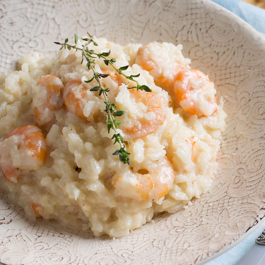 Refeição congelada, 7 minutos no micro ondas e pronto.      ingredientes: Arroz, camarão , creme de leite, queijo parmesão, manteiga , cebola, óleo misto de soja e azeite, salsa, caldo de peixe e sal.