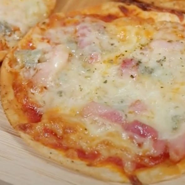 Mini Pizza de Jamón con Queso