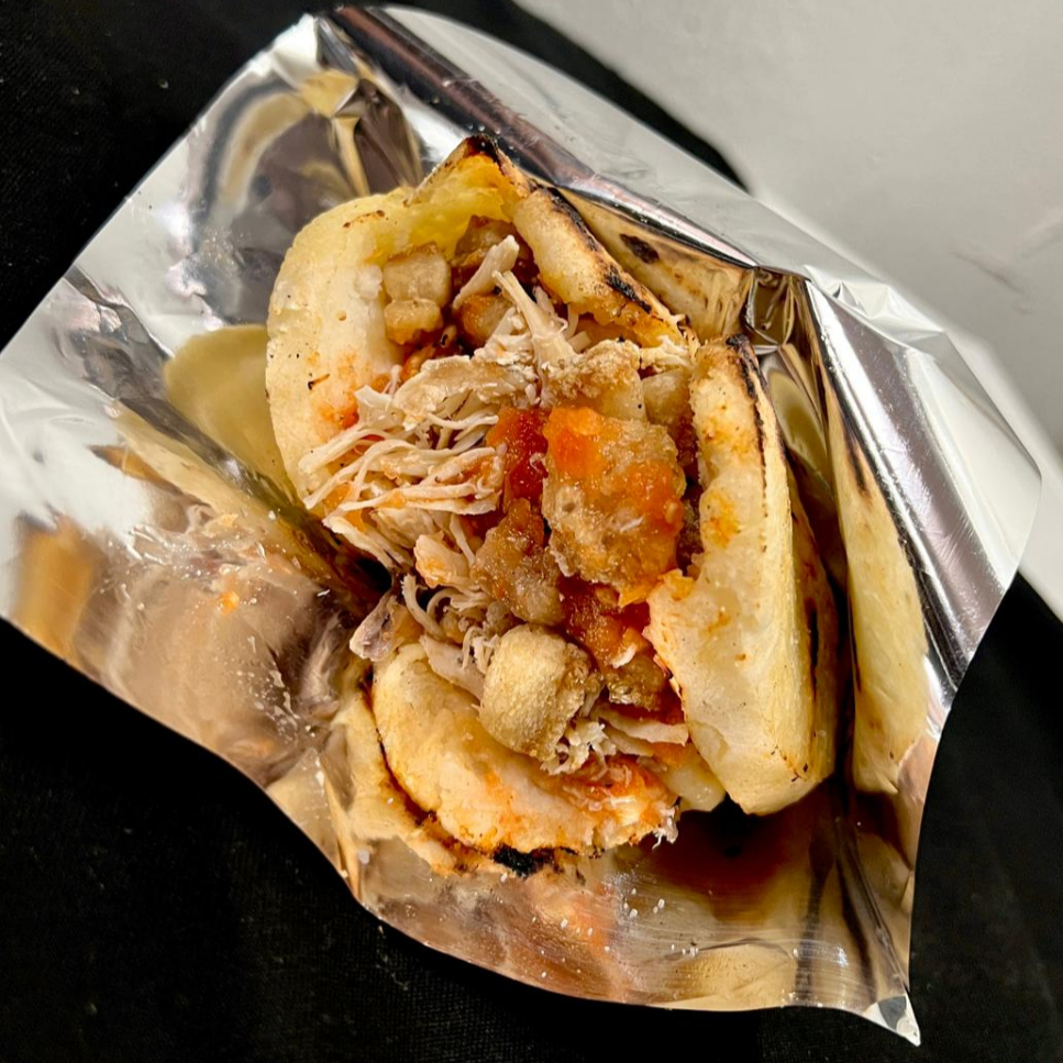 Arepa Pollo Chicharrón
