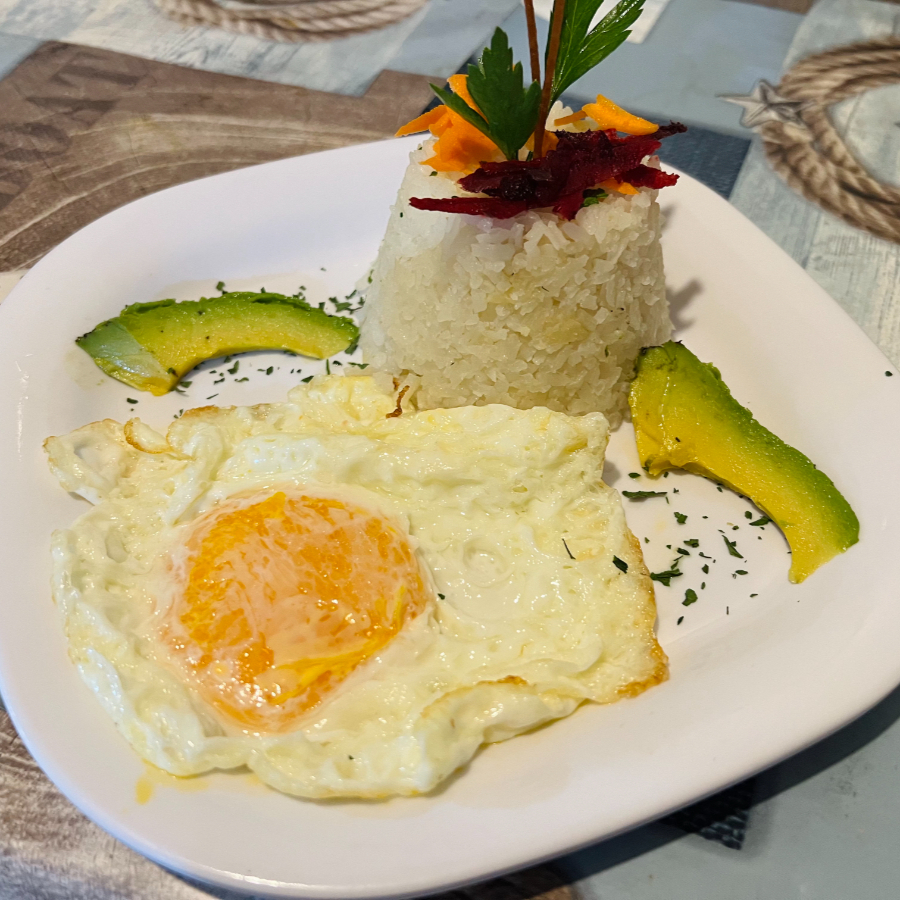 Arroz con Huevo Estrellado