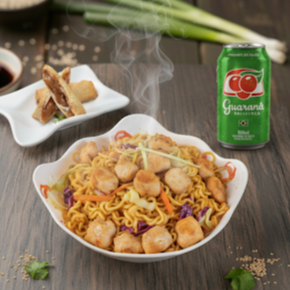 Yakisoba Grande de Frango + Harumaki Doce de Leite + Refrigerante Lata