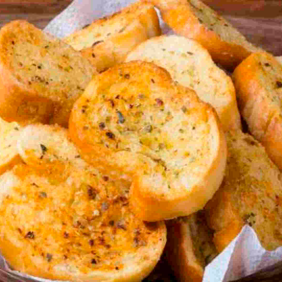 Torradas crocantes e douradinhas, temperadas na medida certa para deixar seu pedido ainda mais gostoso! Perfeitas para acompanhar nossos caldos.