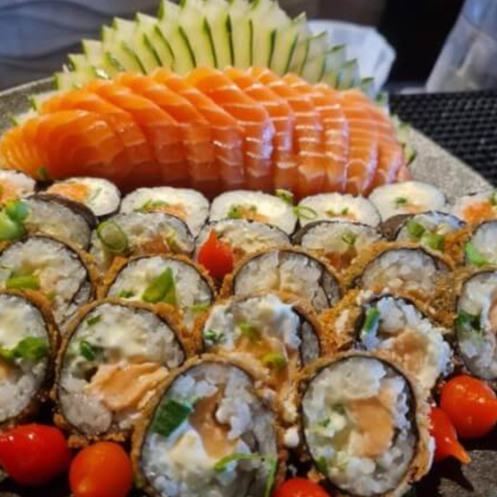 Sashimis de Salmão 12 12 Maki Rolls Filadélfia 12 Hots Filadélfia