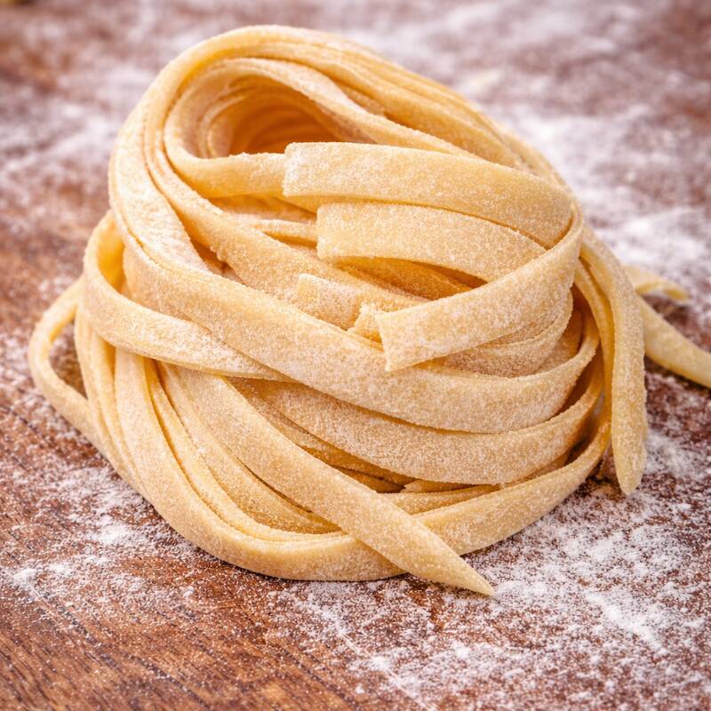 Massa fresca artesanal de ovos. (Direto do freezer para a panela)