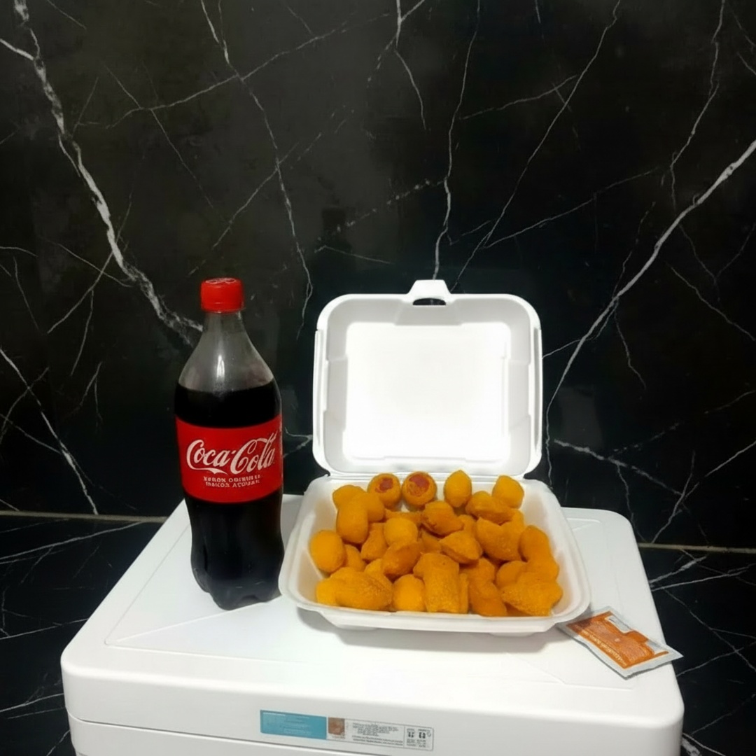 Coxinhas, bolinhas de queijo, almofadinha de carne, risole presunto e queijo, enroladinho de salsicha