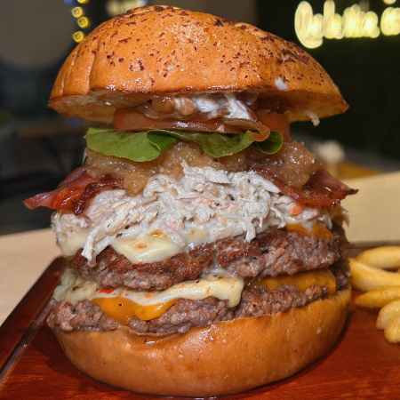DOBLE SANTA BURGER + PAPAS A LA FRANCESA