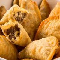 Porção com 10 unidades de Pastel Carne Aperitivo.