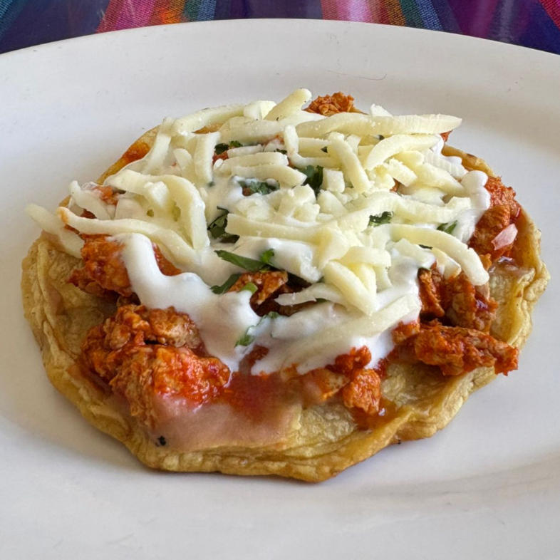 Sope con Guisado Lindo