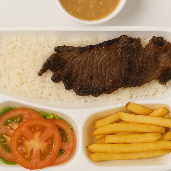 Contra-filé grelhado, acompanhado de arroz soltinho, feijão caseiro, batata frita crocante e salada fresca.