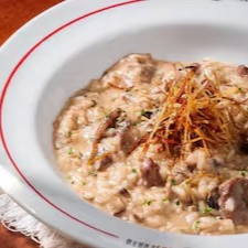 Arroz arbório, filé mignon e cogumelos funghi.