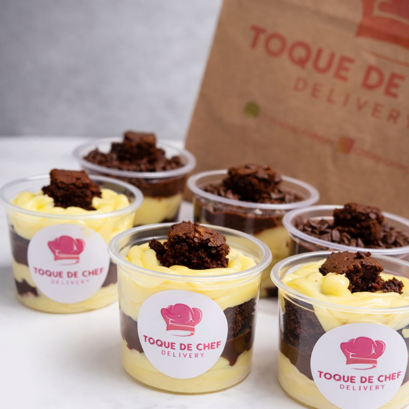 Recheio de sua preferencia com pedaços de brownie. Copo PEQUENO 140ml