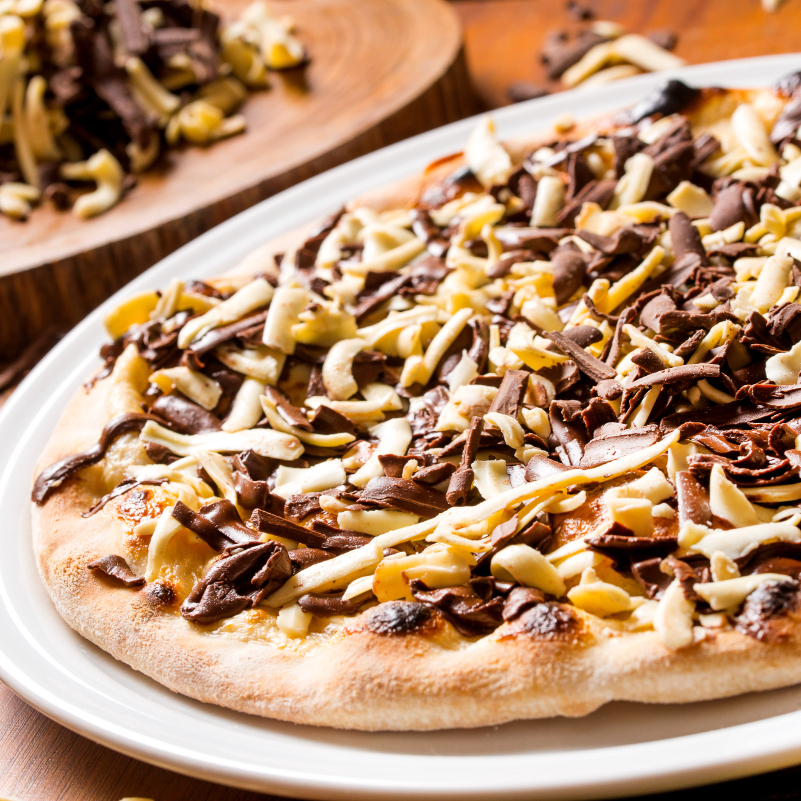 Creme de leite,chocolate meio amargo com chocolate branco