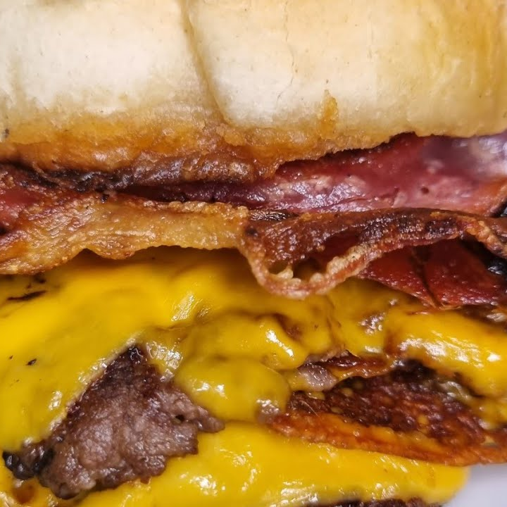 Burger Cheese Bacon (combo) Papas y Gaseosa