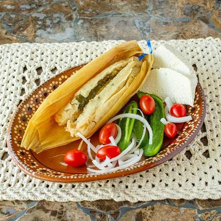 Tamal de Rajas con Queso