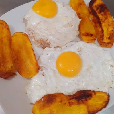 ARROZ A LA CUBANA CON 2 Huevos