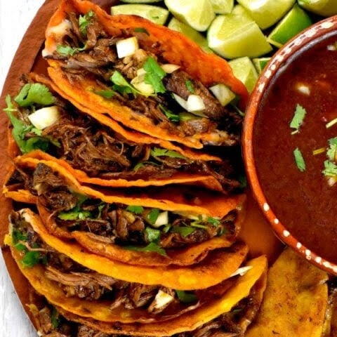 Combo Tacos de Birria y Agua del Día