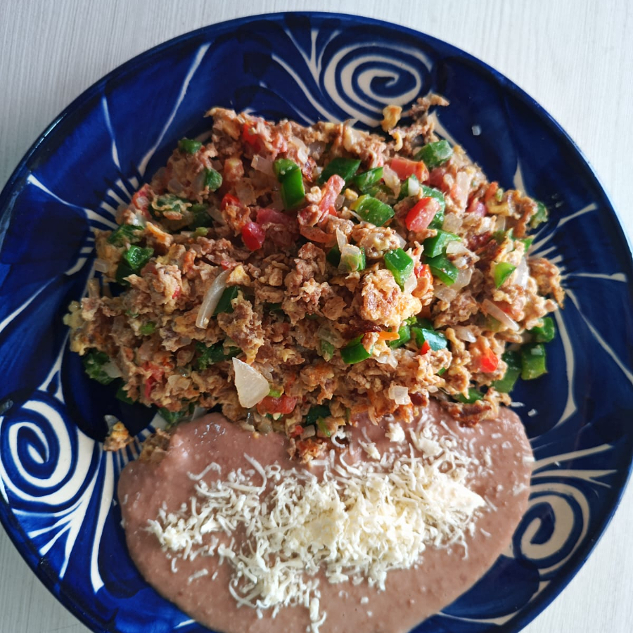 HUEVOS CON MACHACA A LA MEXICANA