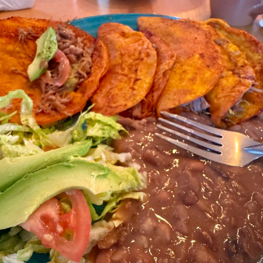 Tacos Rojos, Pollo o Deshebrada