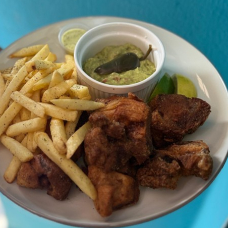 Chicharrón con Guacamole