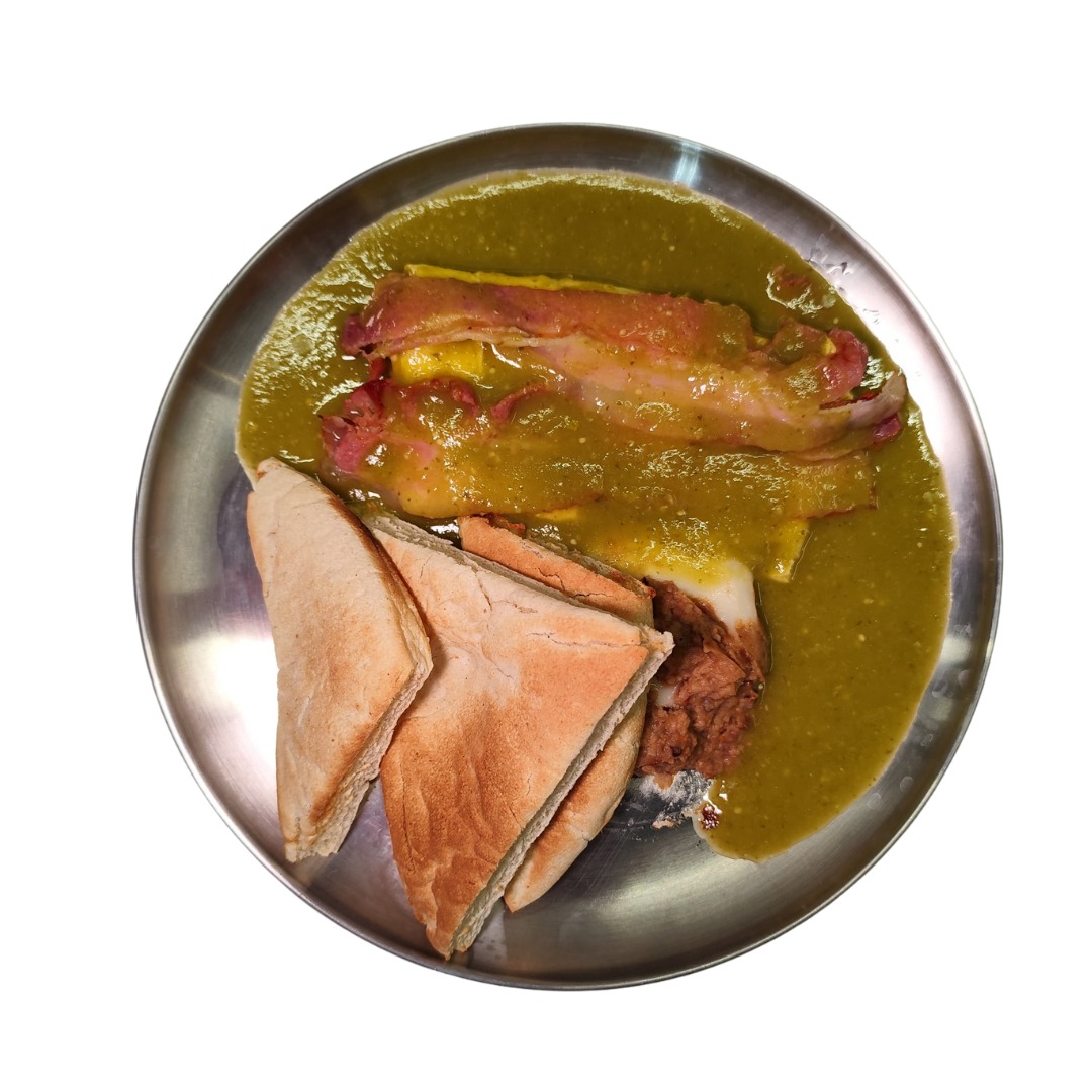 Huevos Estrellados en Salsa Verde