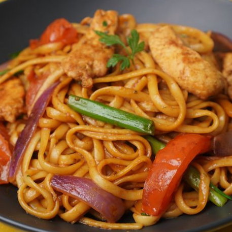 Tallarín de Pollo Criollo