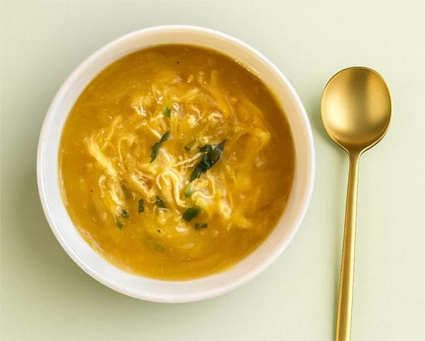 Um creme leve, muito saboroso que conta com os benefícios da mandioquinha: rico em fibras e vitaminas e com frango desfiado para deixar a sua refeição ainda mais completa!
Feito com mandioquinha, peito de frango, alho poró, aipo, cebola, azeite de oliva, sal, alho, páprica defumada e manjericão.
Não contém glúten
Não contém lactose
*Nenhum ingrediente pode ser alterado.
Serve 1 pessoa
400ml