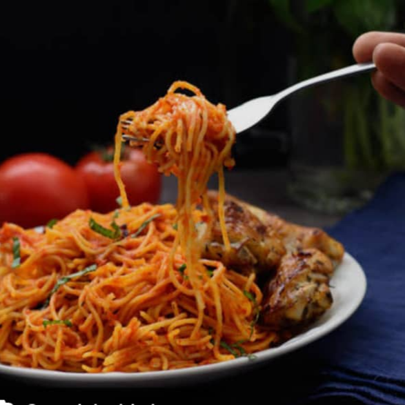Pasta con Pollo y Salsa de Tomate