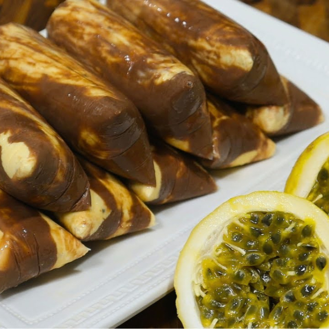 Chopp com crostinha de chocolate e maracujá trufado. Com 150ml