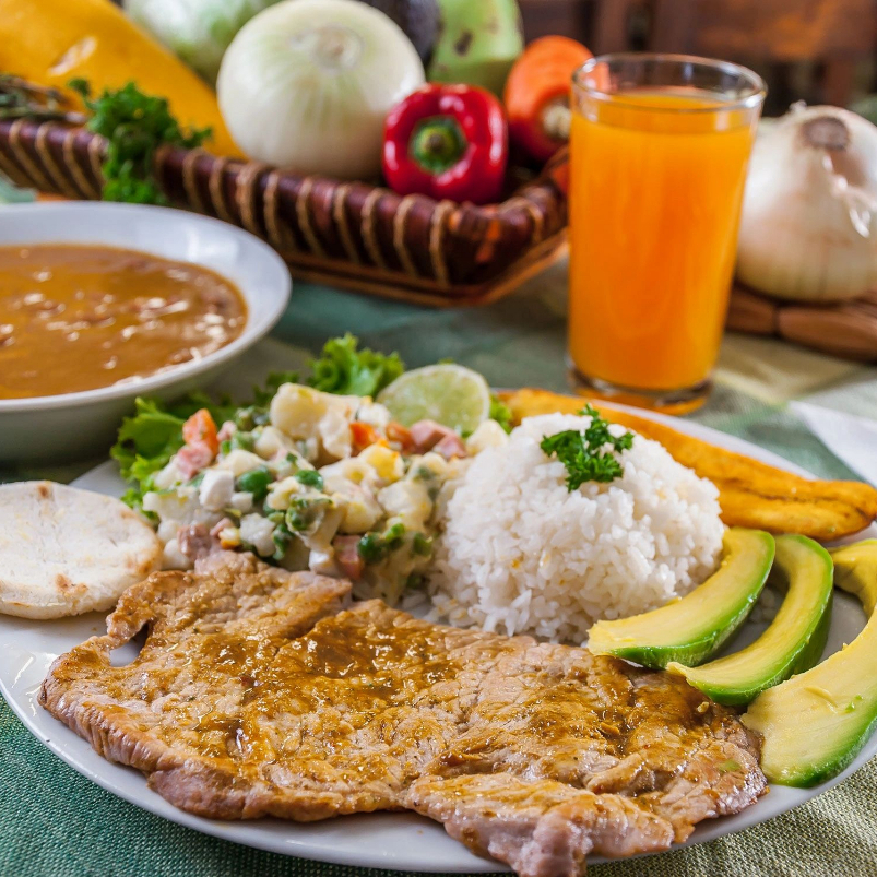 almuerzo carne a la plancha
