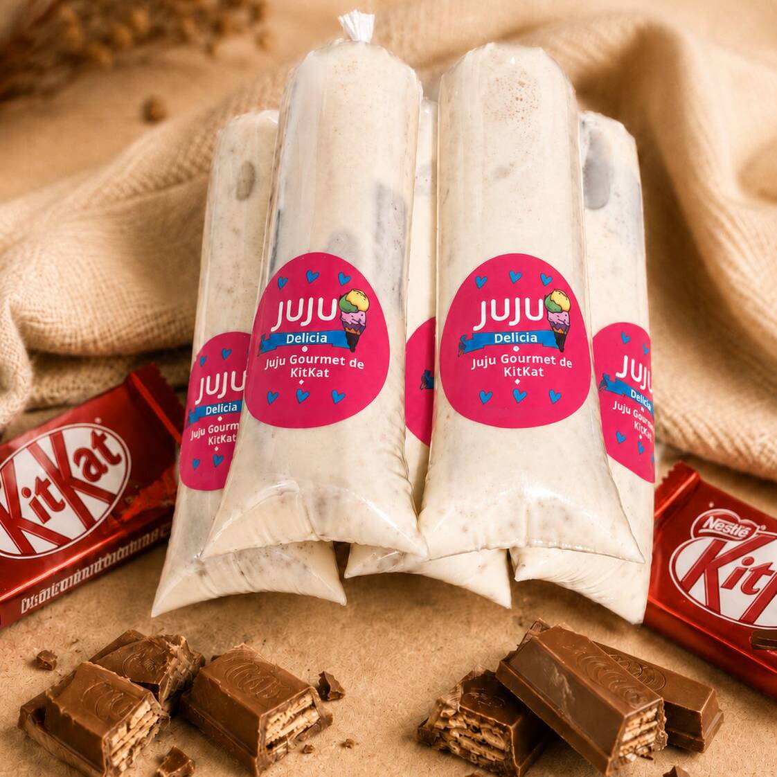 Juju Gourmet de KitKat cremoso, com pedaços de KitKat dentro do Juju, combinando chocolate com a crocância do wafer a cada mordida. Uma sobremesa gelada, chocolatuda e cheia de textura.