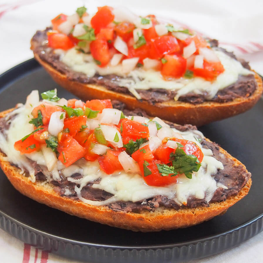 Molletes con Chorizo en Paquete de Desayuno