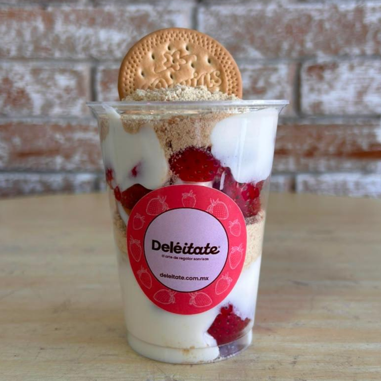 Vaso Fresas con Crema MARIA´S 10onz