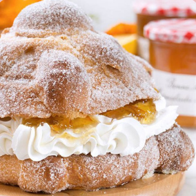 Pan de Muerto Relleno de Guayaba
