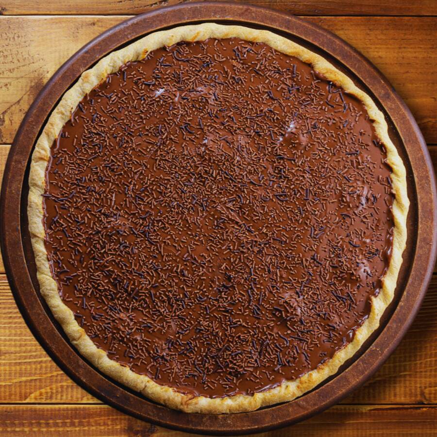 Deliciosa pizza doce brotinho (4 pedaços) + borda recheada grátis de acordo com o recheio escolhido.