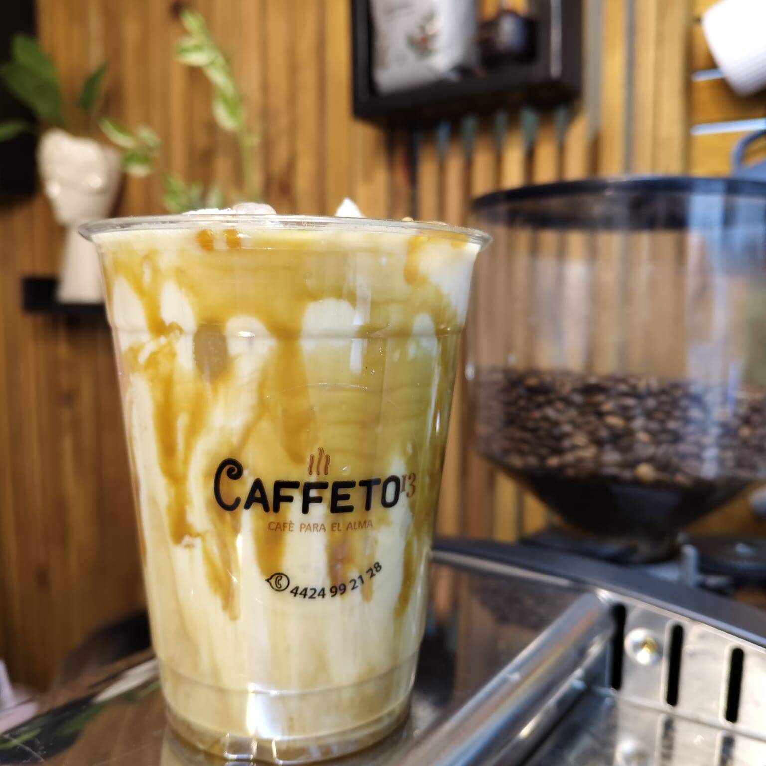 Latte frio caramelo