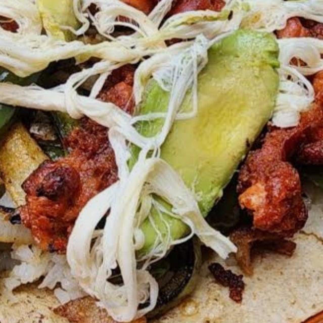 K TACO CHORIQUESO CON PAPAS + POSTRE SORPRESA