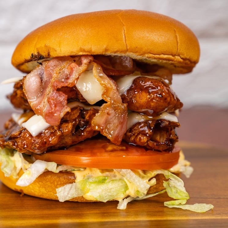 BBQ CHIKEN CRISPY BURGER